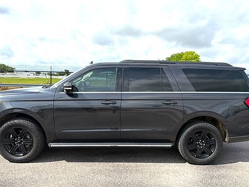 Used 2022 Ford Expedition Max XLT RWD image 5