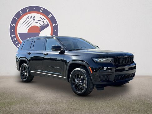 New 2025 Jeep Grand Cherokee L Altitude image 2