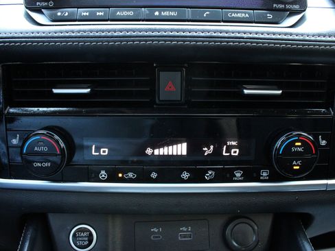 Used 2023 Nissan Rogue SL image 36