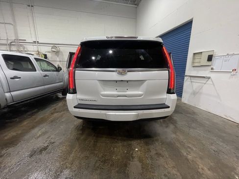 Used 2016 Cadillac Escalade Luxury image 9