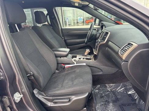 Used 2016 Jeep Grand Cherokee Laredo w/ Quick Order Package 23E image 24