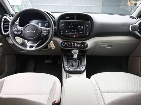 Used 2025 Kia Soul LX FWD image 9