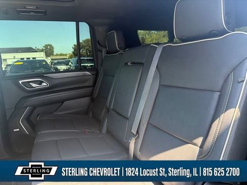 Used 2023 GMC Yukon XL SLT w/ SLT Premium Package AWD/4WD image 8