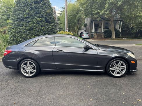 Used 2010 Mercedes-Benz E 550 Coupe image 5