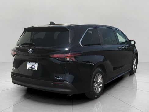 Used 2022 Toyota Sienna XLE FWD image 21