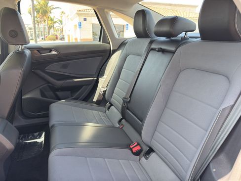 Used 2025 Volkswagen Jetta SE FWD image 7