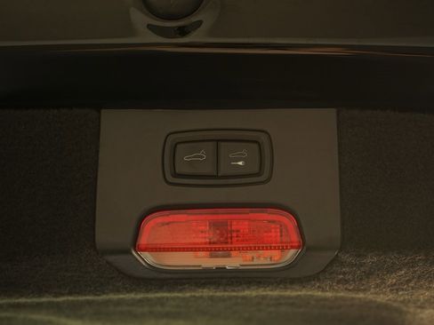 Used 2017 Porsche Cayenne S image 33