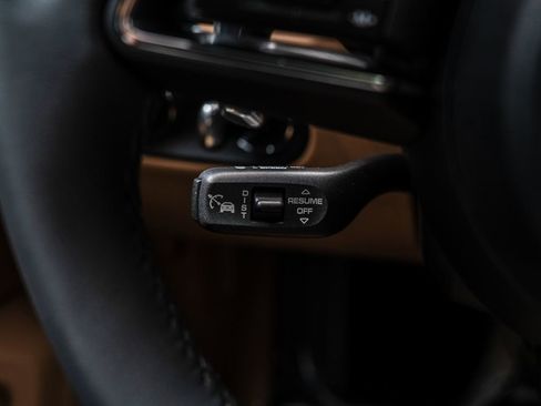 Certified 2026 Porsche Macan AWD/4WD image 19