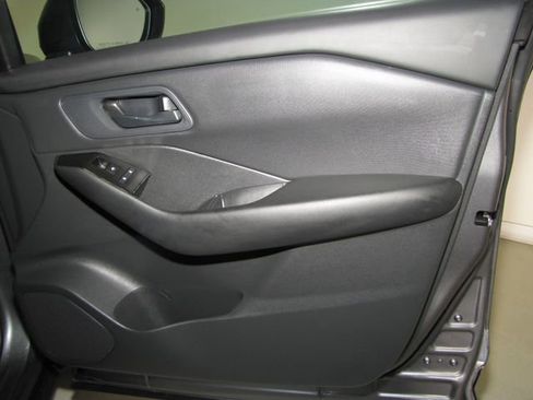 Used 2025 Nissan Rogue S FWD image 20