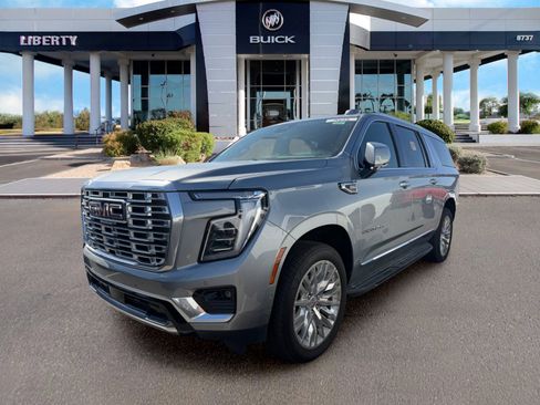 Used 2025 GMC Yukon XL Denali AWD/4WD image 4