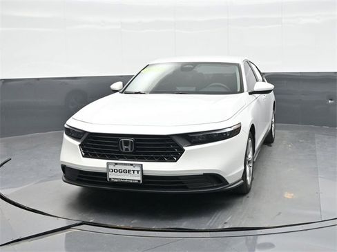 Used 2025 Honda Accord LX image 17