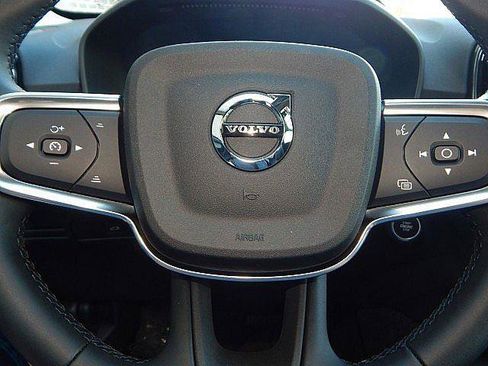 New 2026 Volvo XC40 B5 Core w/ Climate Package AWD/4WD image 22