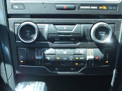 Used 2018 Ford Explorer XLT w/ Equipment Group 202A FWD image 25