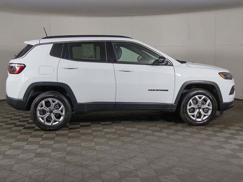 Used 2025 Jeep Compass Latitude AWD/4WD image 16