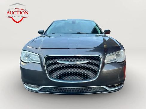 Used 2016 Chrysler 300 Limited RWD image 2