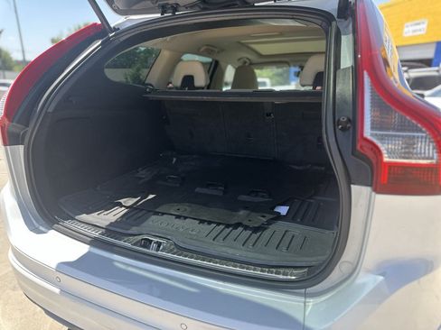 Used 2016 Volvo XC60 T5 Premier w/ Proximity Package FWD image 32