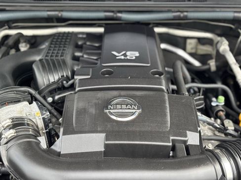 Used 2011 Nissan Frontier SL AWD/4WD image 42