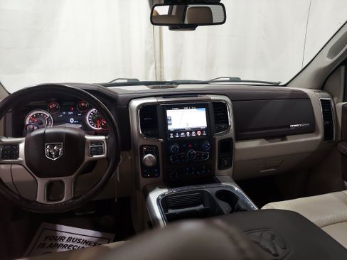 Used 2016 RAM 1500 Laramie AWD/4WD image 9