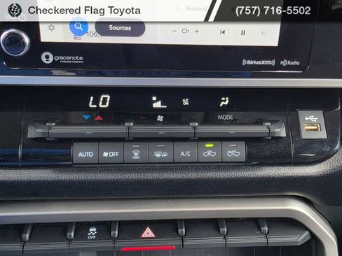 Used 2022 Toyota Tundra SR5 w/ SR5 Convenience Package AWD/4WD image 18
