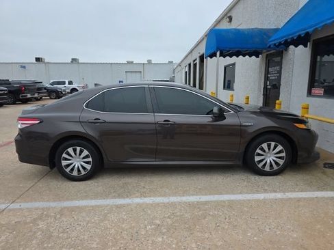 Used 2020 Toyota Camry LE FWD image 6