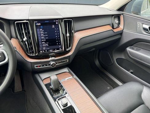 Certified 2022 Volvo XC60 B5 Momentum w/ Advanced Package AWD/4WD image 26
