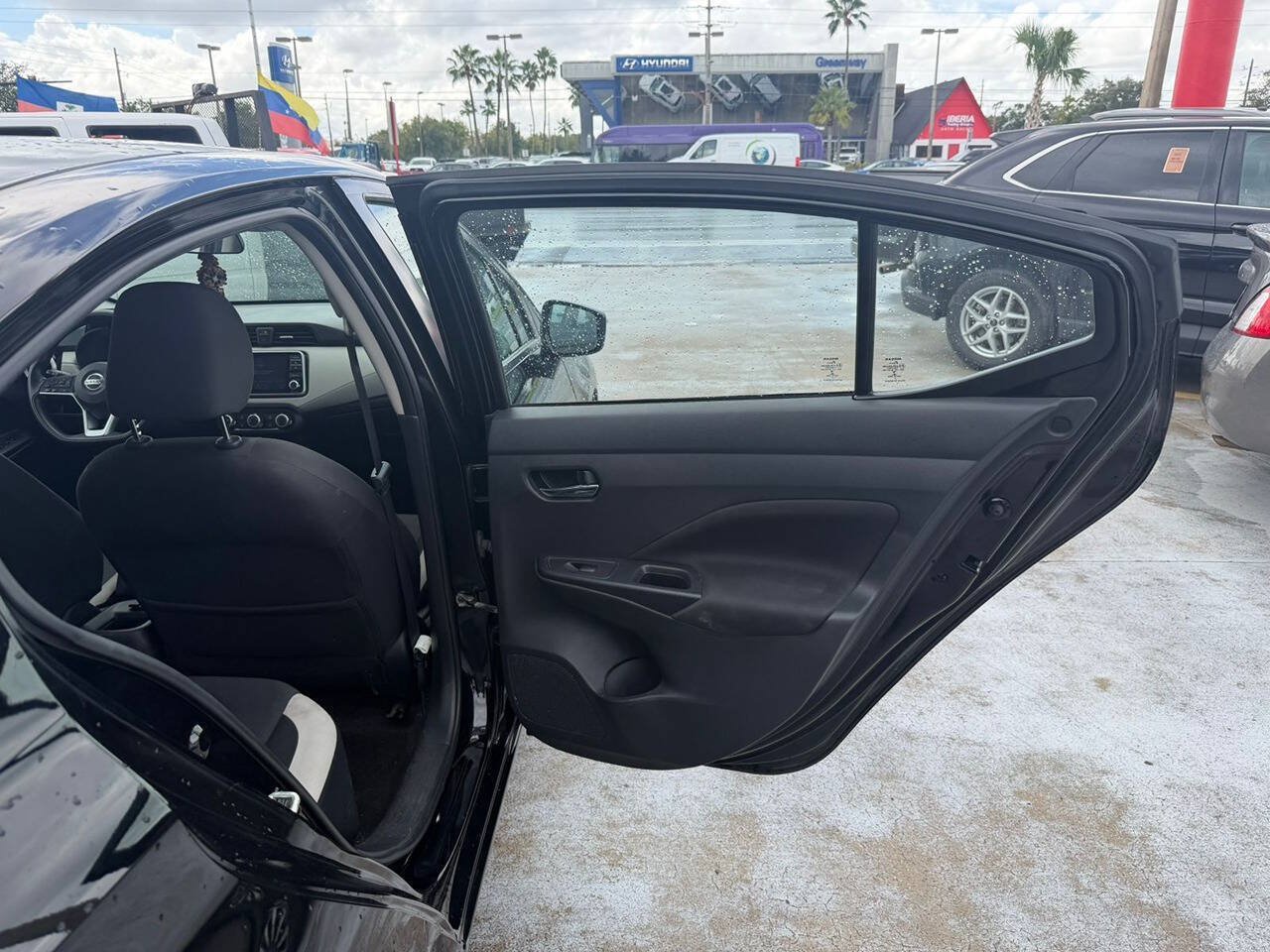 Used 2021 Nissan Versa SV FWD image 5