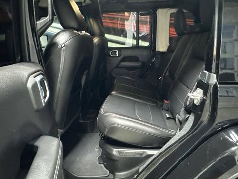 Used 2022 Jeep Wrangler Unlimited Sahara AWD/4WD image 15
