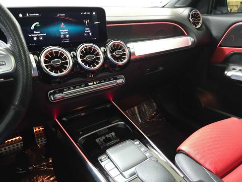 Used 2022 Mercedes-Benz GLB 35 AMG 4MATIC image 35