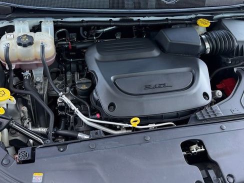 Used 2023 Chrysler Pacifica Touring-L FWD image 30