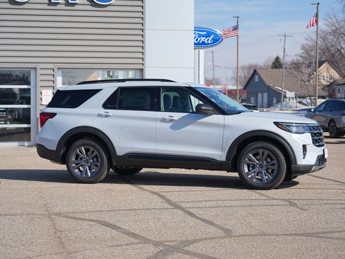 New 2026 Ford Explorer Active w/ Active Comfort Package image 2
