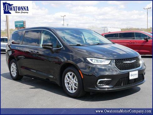 Certified 2023 Chrysler Pacifica Touring-L FWD image 1