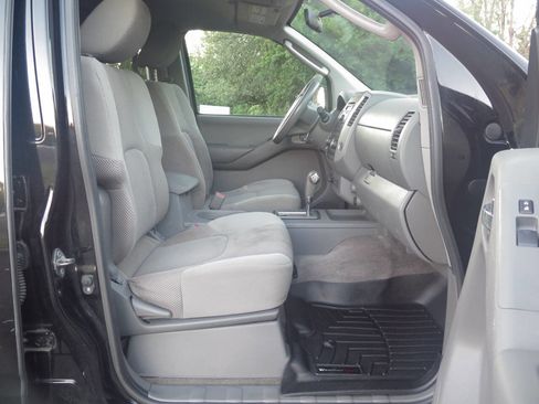 Used 2010 Nissan Frontier SE AWD/4WD image 14