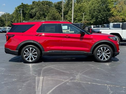 New 2025 Ford Explorer ST-Line image 4