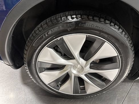 Used 2023 Tesla Model Y Long Range AWD/4WD image 13