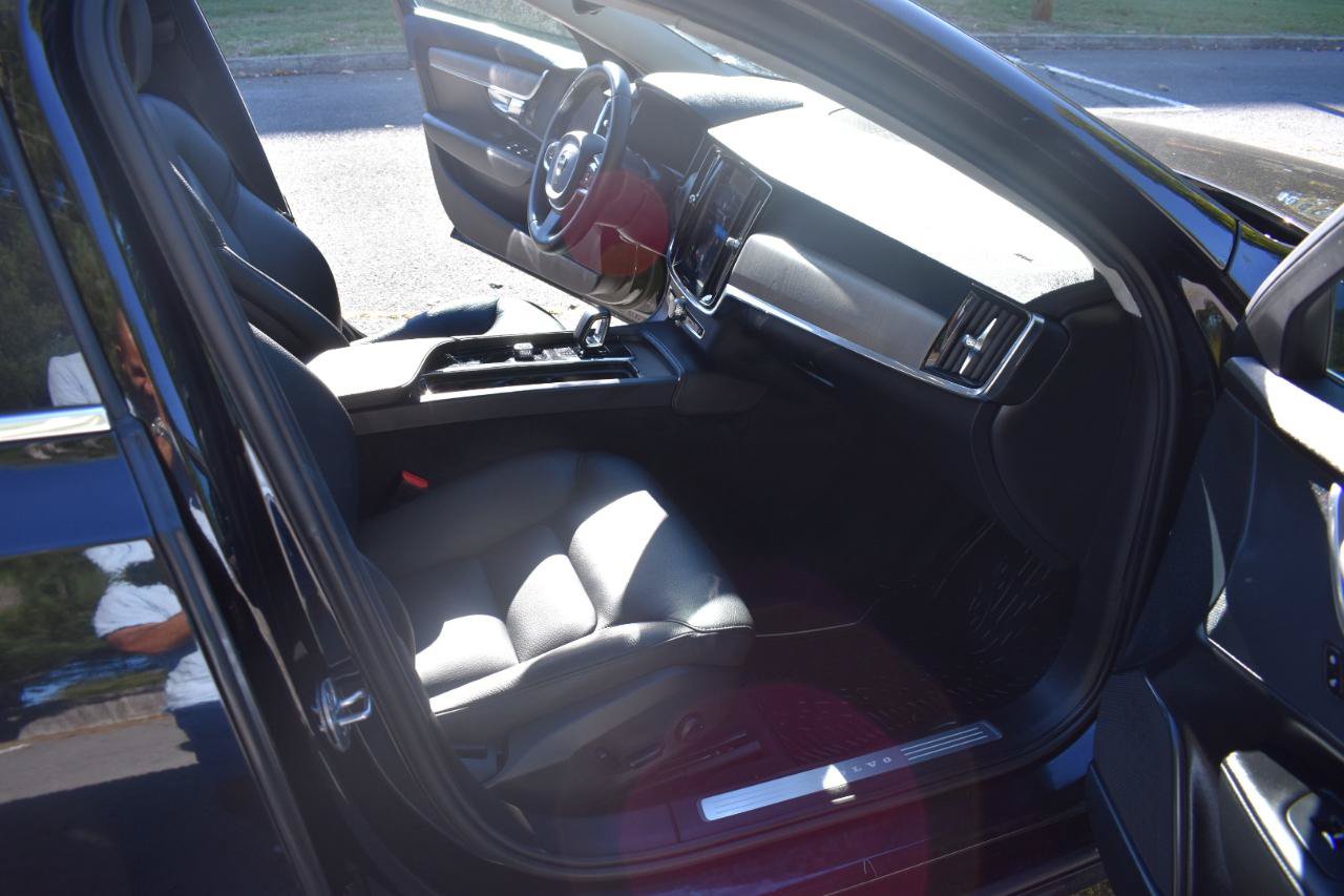 Used 2023 Volvo S90 B6 Plus AWD/4WD image 22