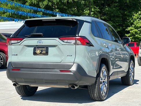 Used 2020 Toyota RAV4 XLE Premium FWD image 7