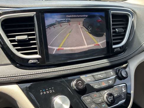 Used 2023 Chrysler Pacifica Touring-L FWD image 30
