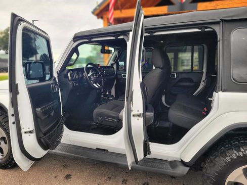 Used 2018 Jeep Wrangler Unlimited Sahara AWD/4WD image 7