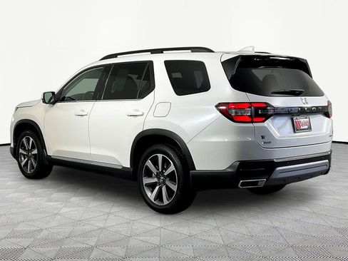 Used 2025 Honda Pilot Elite image 4
