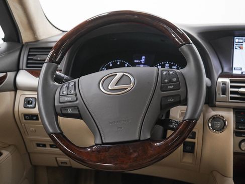 Used 2015 Lexus LS 460 w/ Comfort Package RWD image 15