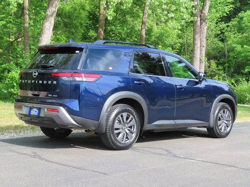 Used 2024 Nissan Pathfinder SV AWD/4WD image 3