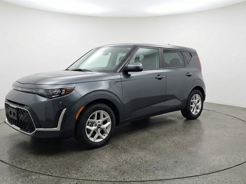 Used 2025 Kia Soul LX w/ LX Technology Package FWD image 3