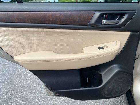 Used 2017 Subaru Outback 2.5i Limited AWD/4WD image 25
