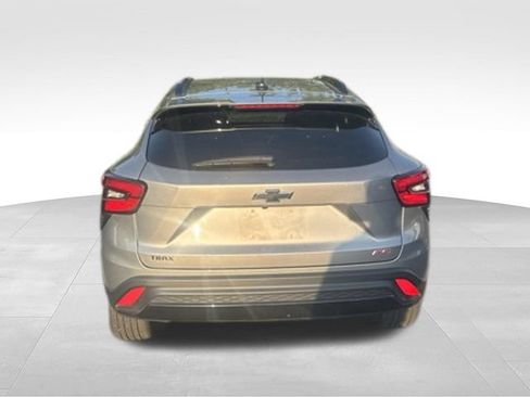 Used 2024 Chevrolet Trax RS w/ Driver Confidence Package FWD image 3