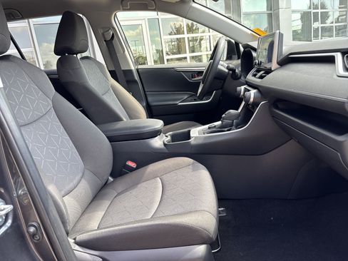 Used 2025 Toyota RAV4 XLE AWD/4WD image 25