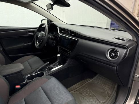Used 2018 Toyota Corolla LE FWD image 7