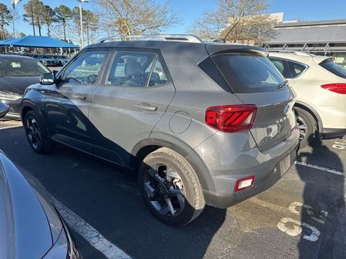 Used 2023 Hyundai Venue SEL w/ Cargo Package image 6