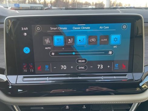 Certified 2025 Volkswagen Atlas SEL Premium R-Line image 21