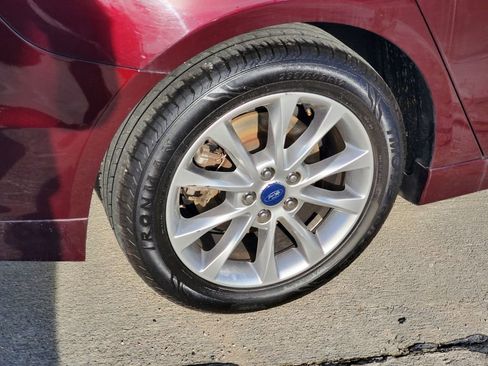 Certified 2017 Ford Fusion SE image 5