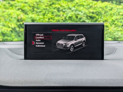 Used 2018 Audi Q7 3.0T Premium Plus w/ Premium Plus Package AWD/4WD image 31
